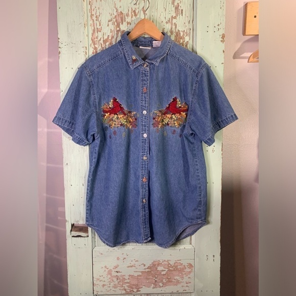 Women’s Bobbie Brooks Denim Collared Button down SS cardinals leaves fall scene - Picture 1 of 5